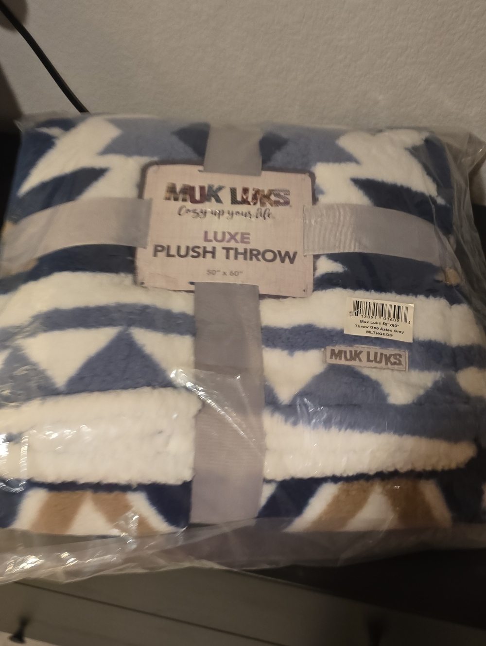 Polyester plush throw blanket, MUK LUKS Luxe Plush Throw 50x60 inches